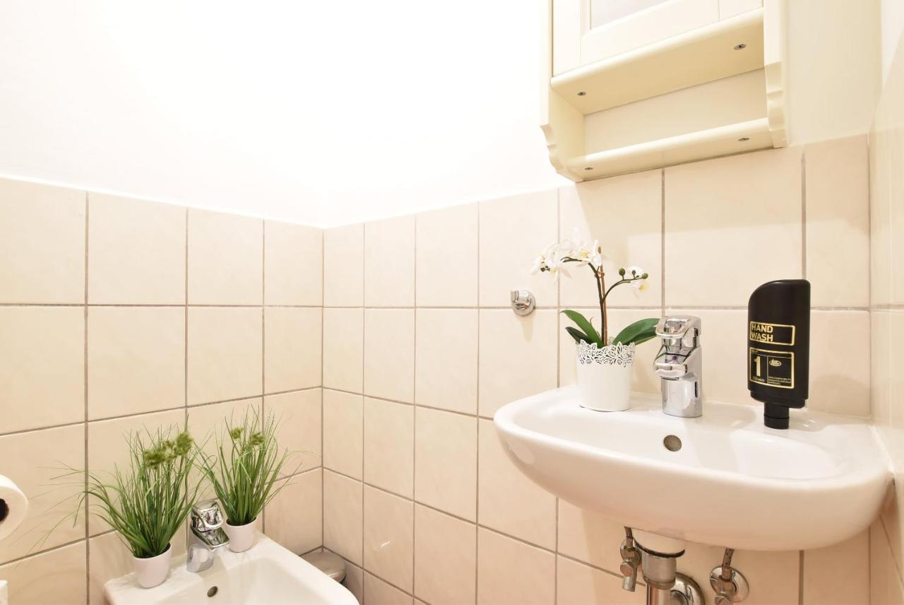 Riesiges Zentrales Apartment Mit Parkplatz Innsbruck Exterior foto